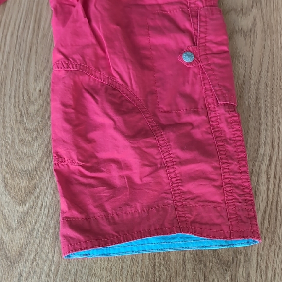 Oilily Red and Blue Shorts with Cargo Style and Comfortable Fit - Picture 7 of 9